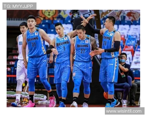 上海羽毛球队与南京羽毛球队赛后复盘分析比赛节奏与战术对比